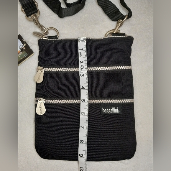 Baggallini NWT 3 Zipper Crossbody Bag - Picture 4 of 5